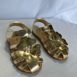 Dream Pairs Girl’s Closed-Toe Gold Sandals With Flower Detail Size 11 Toddler